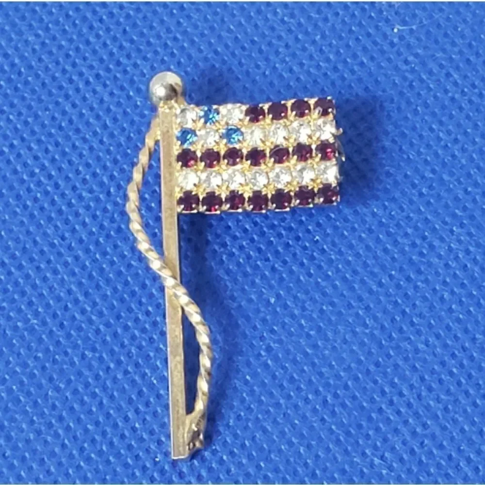 VINTAGE American Flag Pin Crystal Embellished Patriotic Jewelry Collectible